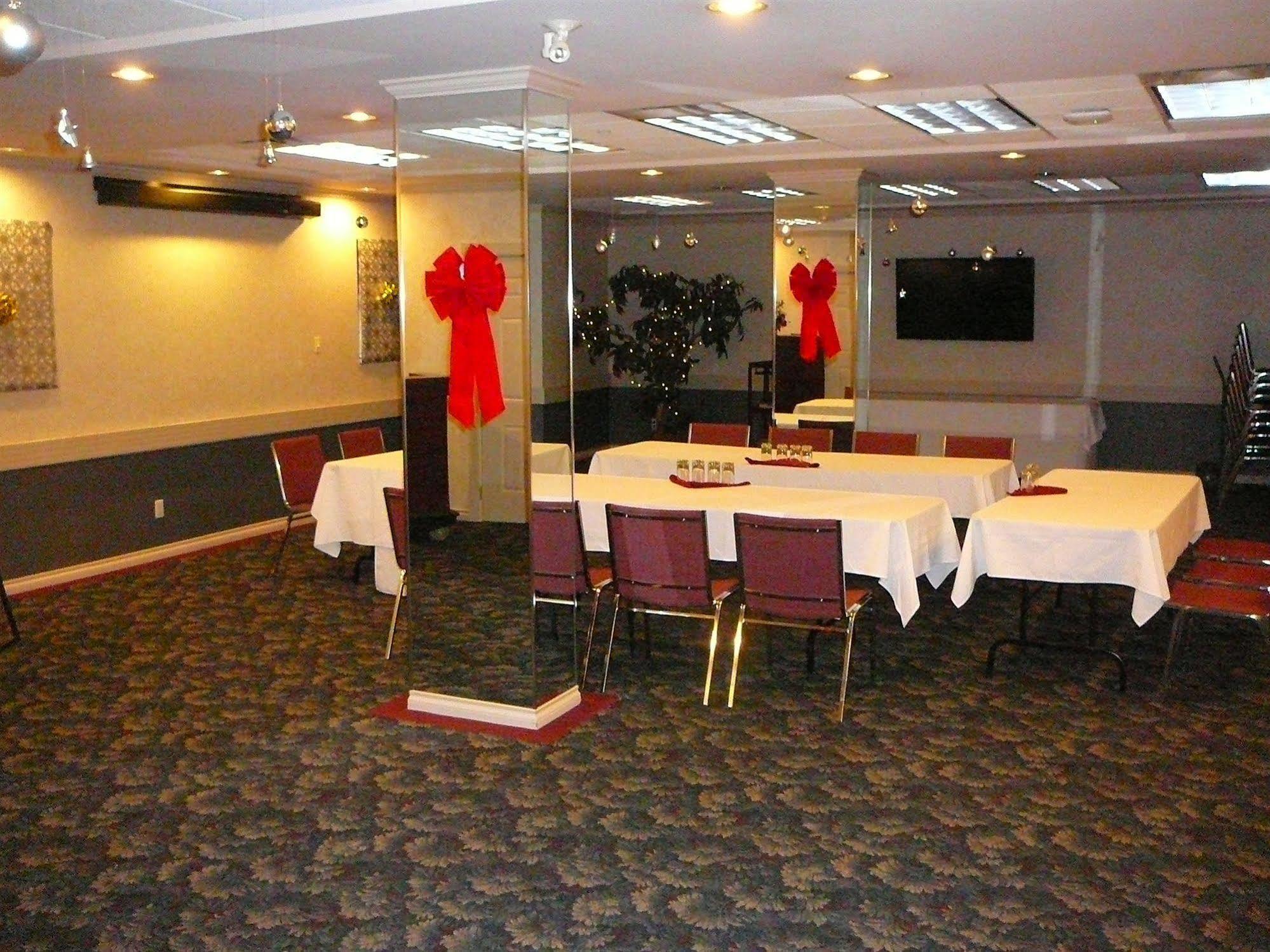 Coast Abbotsford Hotel & Suites Dış mekan fotoğraf