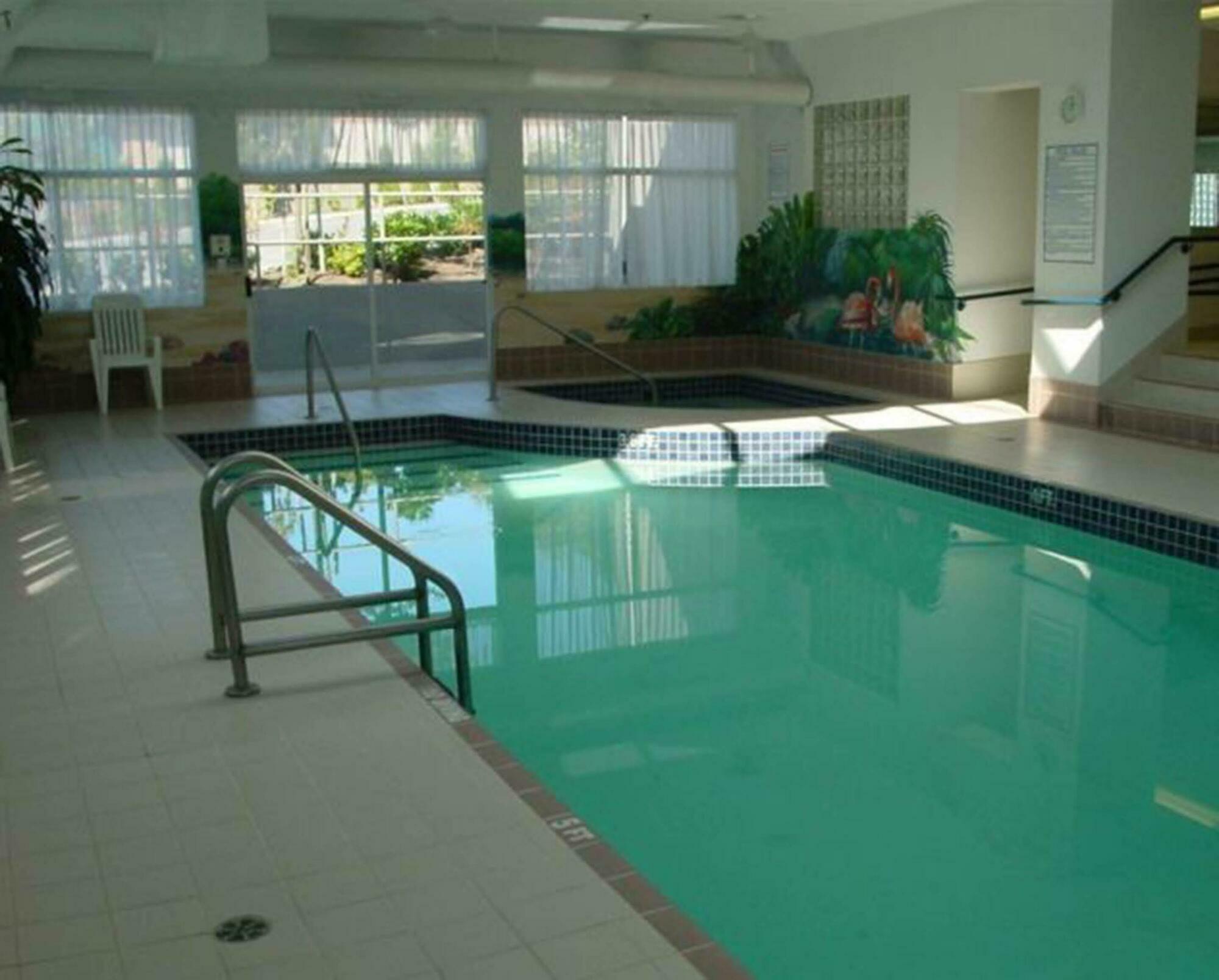 Coast Abbotsford Hotel & Suites Dış mekan fotoğraf